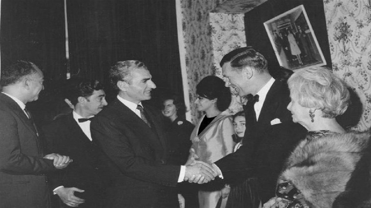 نفوذ سفارت آمریکا در تهران به روایت سولیوان؛ ۲ هزار مأمور در ایران داشتیم! نفوذ سفارت آمریکا در تهران به روایت سولیوان؛ ۲ هزار مأمور در ایران داشتیم!