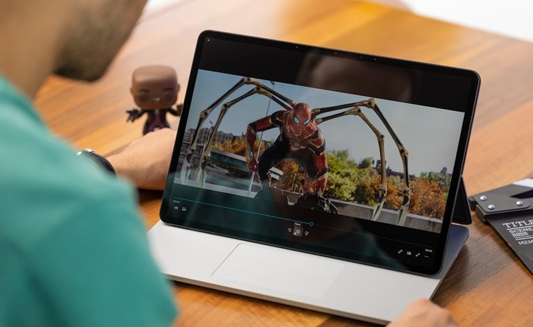 نرخ نوسازی متغیر بالأخره به سرفیس لپ تاپ استودیو اضافه شد نرخ نوسازی متغیر بالأخره به سرفیس لپ تاپ استودیو اضافه شد