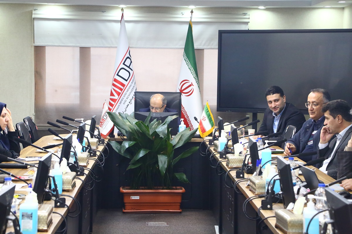 نگاه ملی سرلوحه کار کمیته اکتشاف ایمیدرو /لزوم ایجاد ساختار منسجم در حوزه اکتشاف نگاه ملی سرلوحه کار کمیته اکتشاف ایمیدرو /لزوم ایجاد ساختار منسجم در حوزه اکتشاف