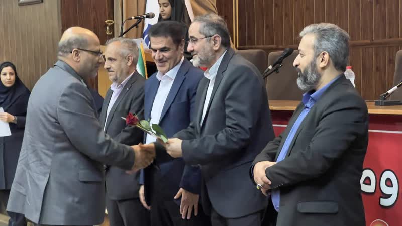 ایثارگران سازمان منطقه آزاد قشم تجلیل شدند ایثارگران سازمان منطقه آزاد قشم تجلیل شدند