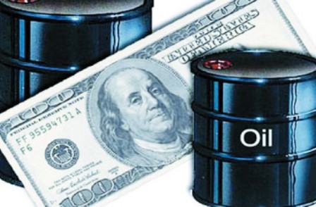 افزایش ٤ درصدی قیمت نفت در نتیجه تضعیف دلار