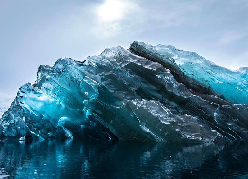 نمایی از کوه یخی در قطب جنوب (عکس)