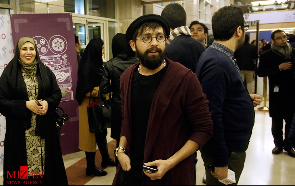 تیپ متفاوت یک بازیگر جوان در کاخ جشنواره (عکس)