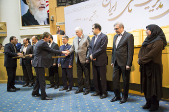 بانک پاسارگاد تندیس ملی مدیریت مالی ایران را دریافت کرد