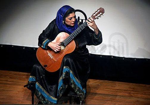 اولین زن ایرانی که در جهان دکترای گیتار گرفت (+عکس)
