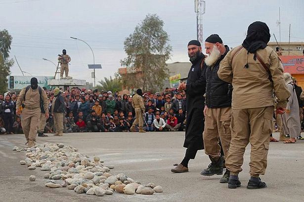سنگسار 5 زن توسط داعشی ها (+عکس)