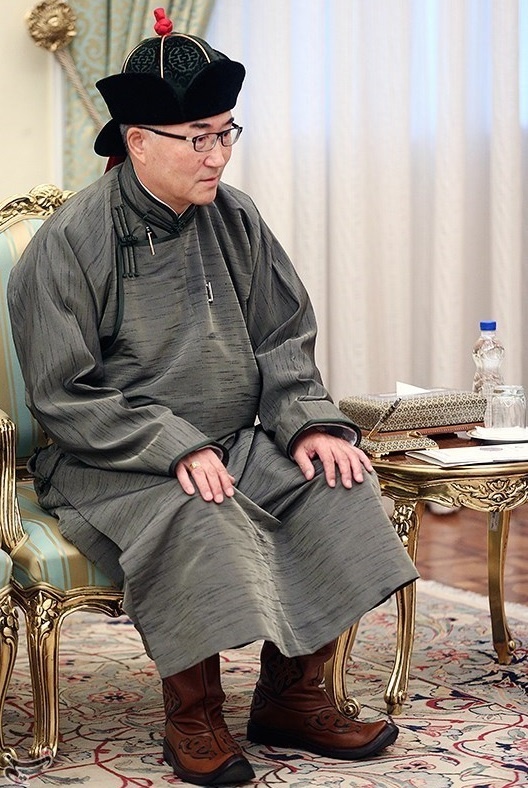 لباس مغولی سفیر در ساختمان ریاست جمهوری (عکس)