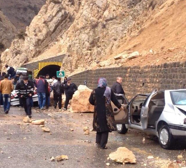 کشته شدن یک زن بر اثر ریزش کوه در اهر  (+عکس)