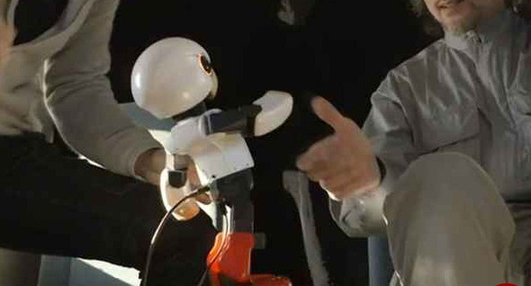 اولین ربات انسان نمای فضانورد در ژاپن (+عکس)