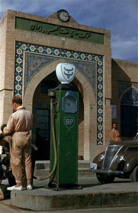 پمپ بنزین 65 سال پیش ایران (عکس)