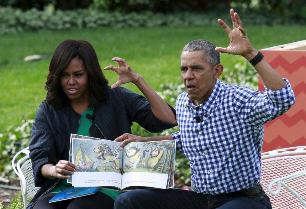مراسم قصه‌خوانی اوباما و همسرش (عکس)