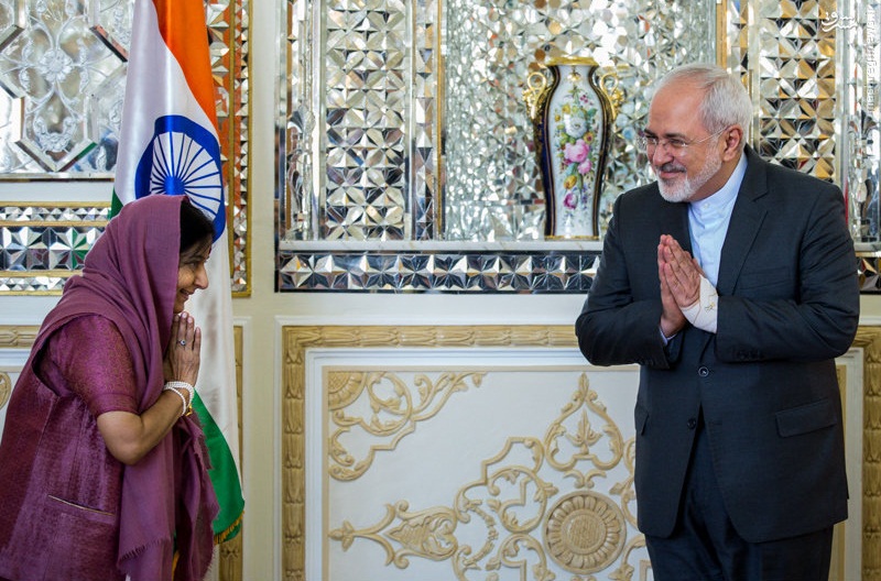 سلام هندی ظریف به وزیر خارجه هند (عکس)