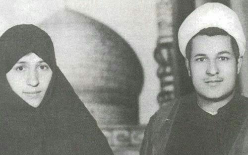 آیت‌الله هاشمی و همسرش در مشهد مقدس (عکس)