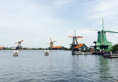 در هلند می توانید با انرژی باد سفر کنید! (+عکس)