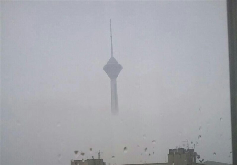 تهران در مه فرو رفت