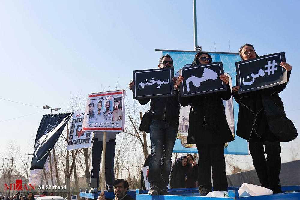 حواشی مراسم تشییع شهیدان آتش نشان در تهران (عکس)