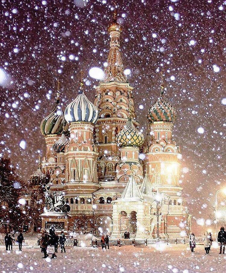 شب برفی و رویایی میدان سرخ مسکو (عکس)