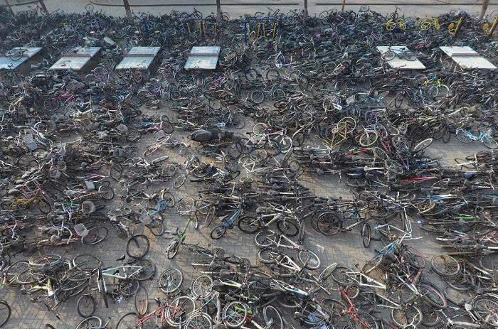 پارکینگ دوچرخه دانشجویان در یکی از دانشگاه های چین (عکس)