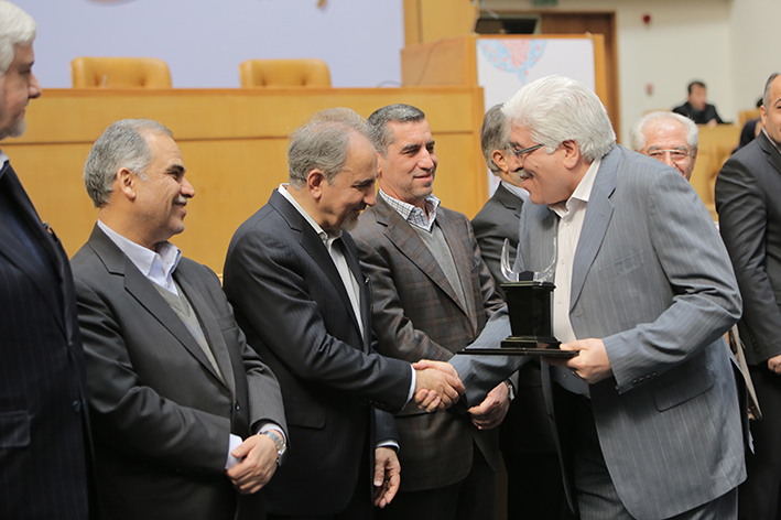 اعطای تندیس جایزه ملی مدیریت مالی ایران به بانک کارآفرین