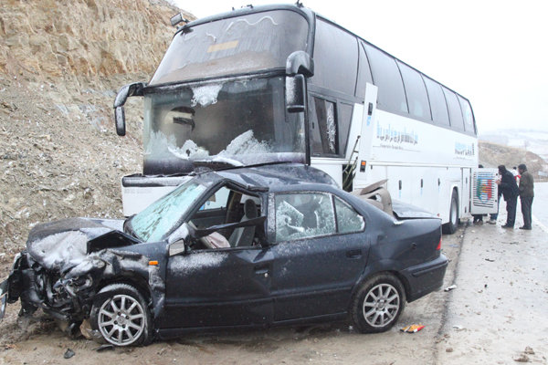 واژگونی اتوبوس گردشگران خارجی در کرج-قزوین/ 4نفرکشته شدند(+عکس)