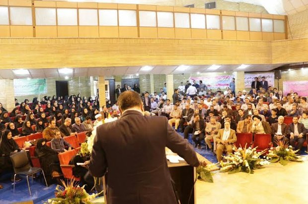 همایش ملی ستارگان درخشان در ورامین برگزار شد