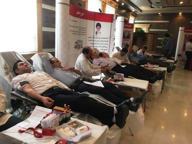 مشارکت کارکنان بانک انصار در امر حسنه اهداي خون