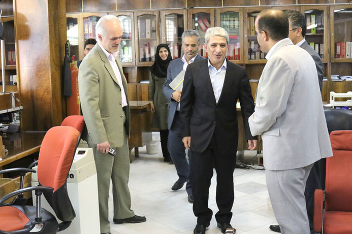 بازدید مدیرعامل بانک از شعبه امیرآباد تهران