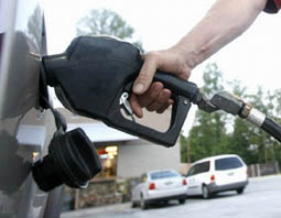 بنزین در مالزی ارزان شد