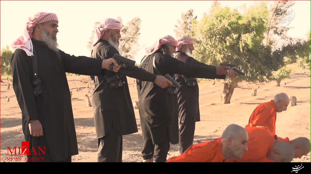 اعدام دسته جمعی اسیران کرد بدست 4 پیرمرد داعشی (عکس)