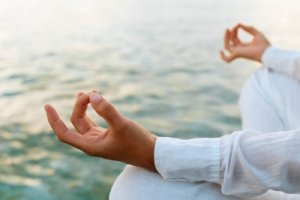 یوگا به تسکین کمر درد کمک می کند