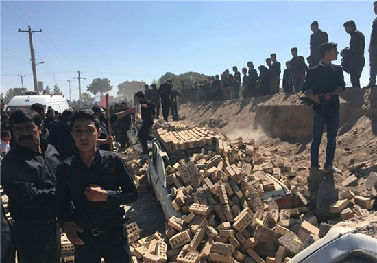فرو ریختن دیوار حسینیه در رفسنجان