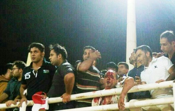 درگیری خونین هواداران در ورزشگاه الغدیر اهواز (+ عکس)