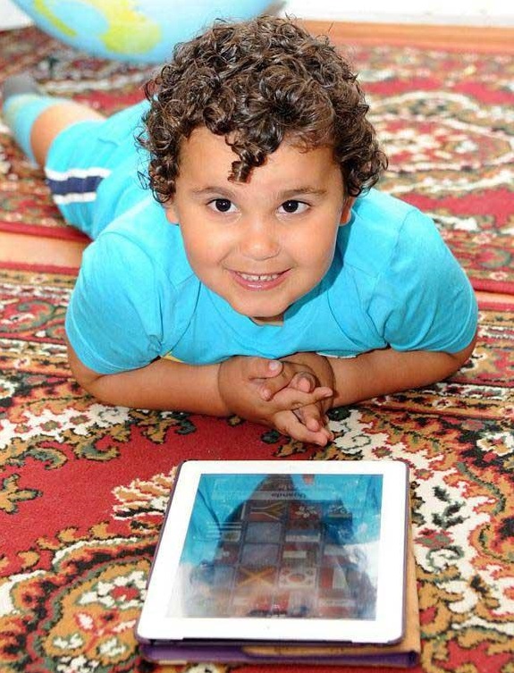 کودک 3 ساله ایرانی، خردسال‌ترین نابغه جهان شد (+عكس)