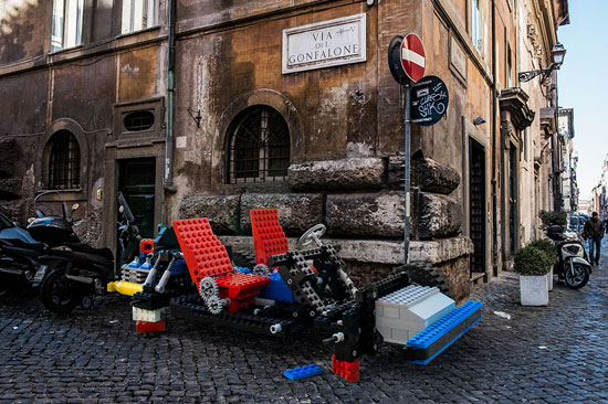 قُرُق شهر رم با ماشین‌های لگو( +عکس)