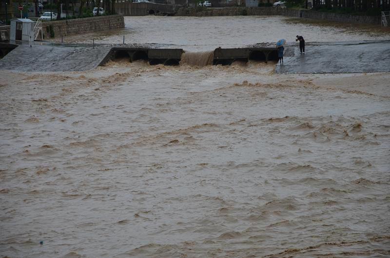 غرق شدن دختر دانشجو در سیلاب خرم‌آباد