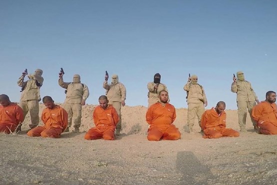 اعدام ده ها تن توسط داعش (+عکس)