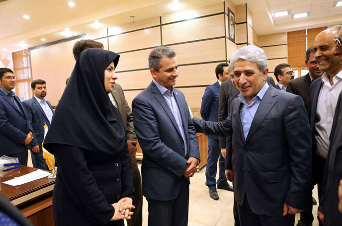 بازدید مدیرعامل بانک ملی از شعبه اصفهان