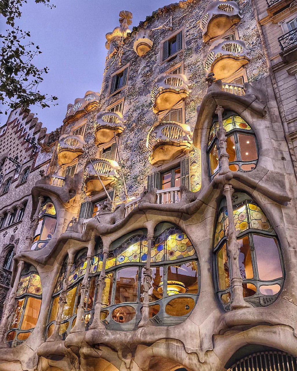 هنرنمایی فوق العاده در بارسلونا (عکس)