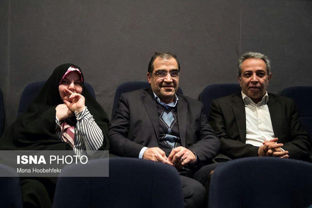 آقای وزیر به همراه همسرش به تماشای لاتاری نشست (+عکس)