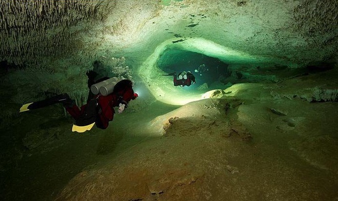 طولانی ترین غار زیرآبی جهان (+عکس)