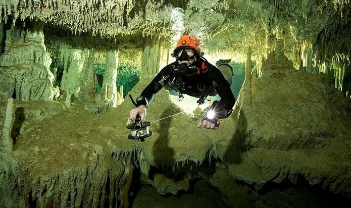 طولانی ترین غار زیرآبی جهان (+عکس)