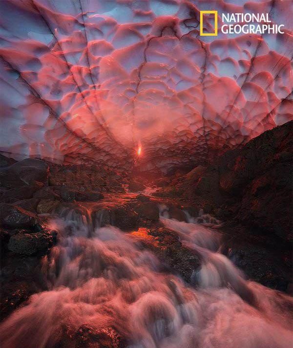 غار یخی در یک کوه آتشفشانی (عکس)