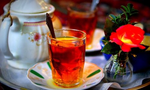 ۱۱ خاصیت شگفت‌انگیز چای سیاه