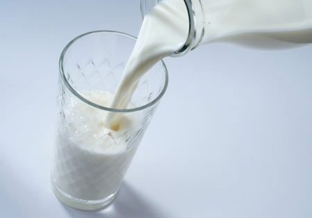7 غذایی که از شیر بیشتر کلسیم دارد