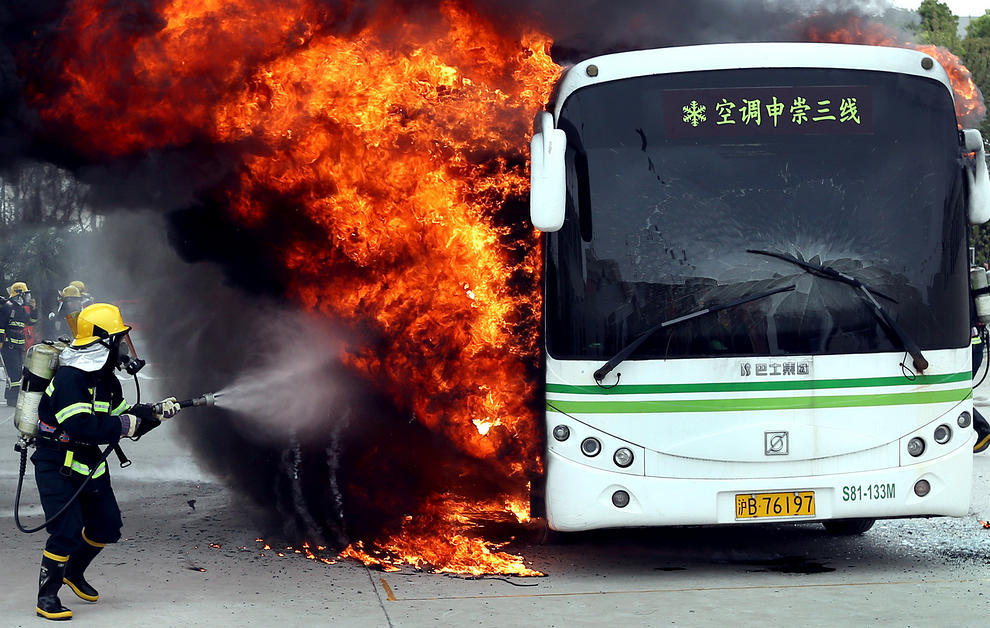 مانور آتش نشان‌ها در شانگهای چین (عکس)