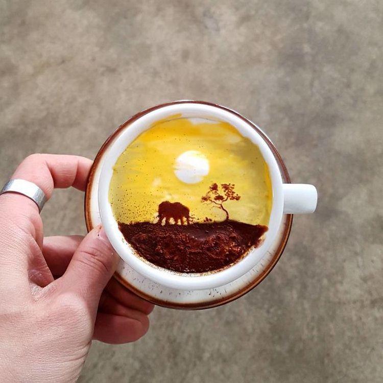نقاشی های هنرمندانه بر روی قهوه (عکس)