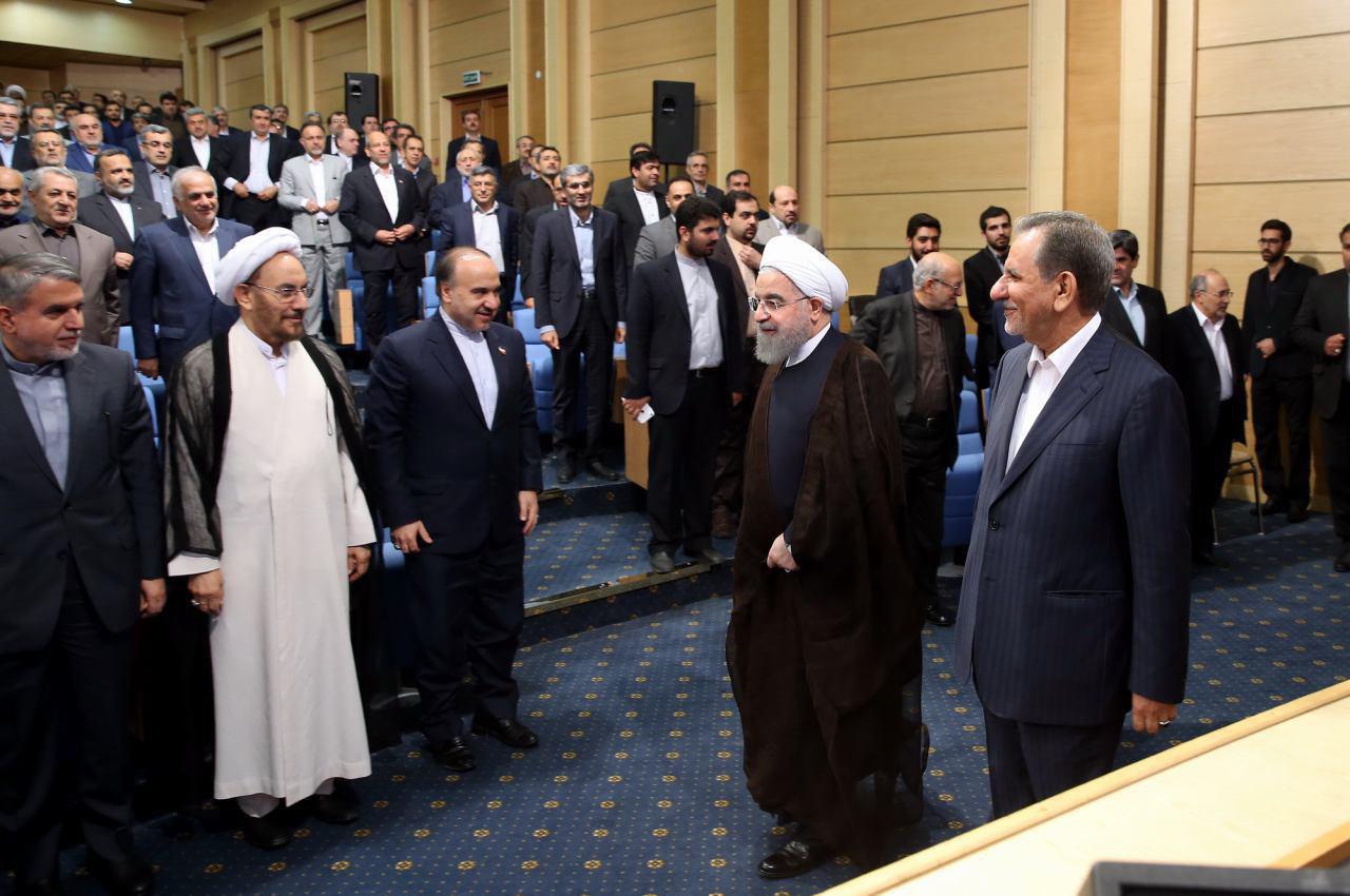 روحانی در ضیافت افطار با وزرا ، معاونان ، استانداران و روسای سازمانها (+عکس)