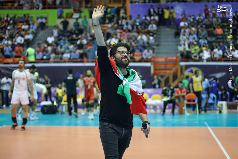 اجرای حامد همایون در سالن والیبال آزادی (عکس)