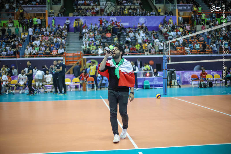 اجرای حامد همایون در سالن والیبال آزادی (عکس)