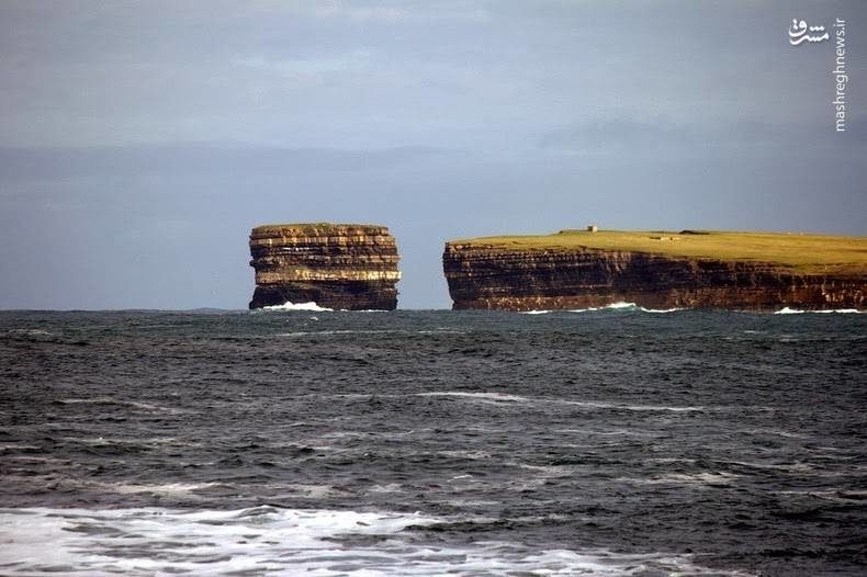 صخره سنگی 350 میلیون ساله در دل دریا (+عکس)